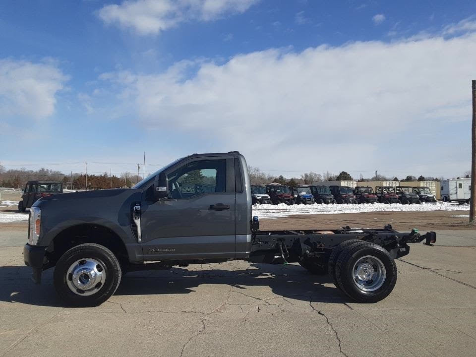 2023 Ford F-350 Chassis XL