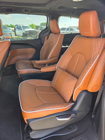 2026 Chrysler Pacifica Hybrid Pinnacle
