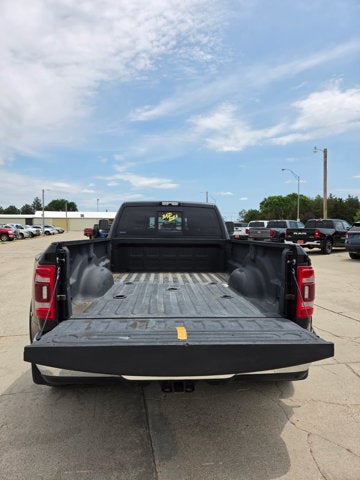 2021 RAM 3500 Laramie Crew Cab 4x4 8' Box