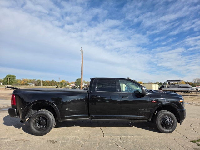 2025 RAM 3500 Limited Crew Cab 4x4 8' Box