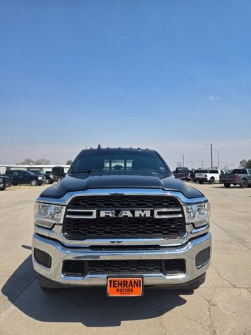 2022 RAM 2500 Tradesman Crew Cab 4x4 6'4' Box